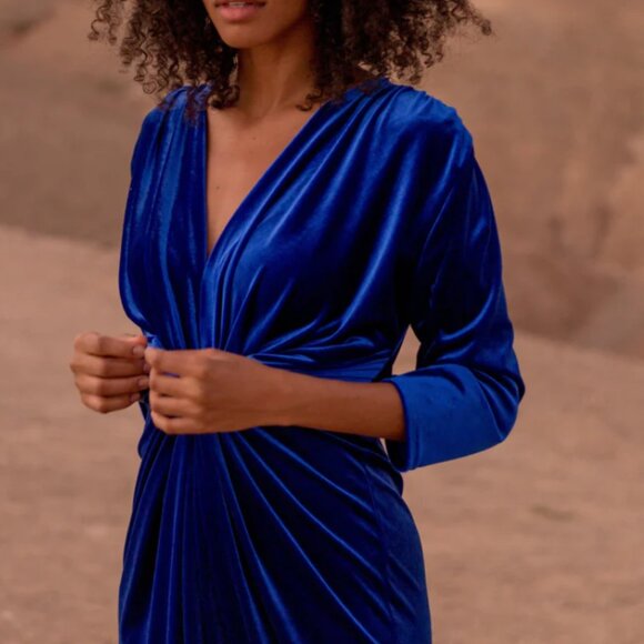 Velvet Elegance : Royal Velvet Dress – A Statement of Luxury - Picture 2 of 7